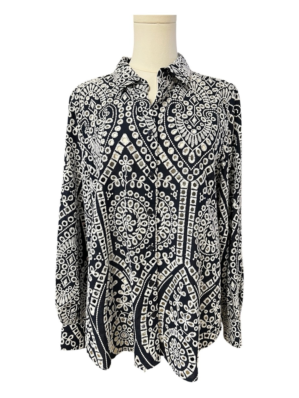 NWOT Chico’s Navy White Embroidered Eyelet Button Down Blouse | Size 2 (US 12/L)